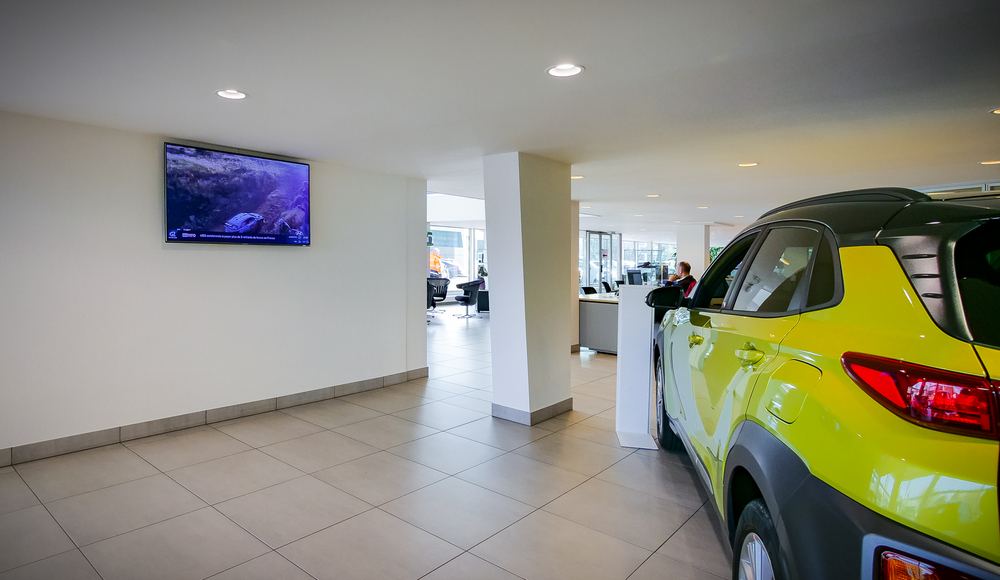 Écran professionnel dans le showroom Groupe Leuba